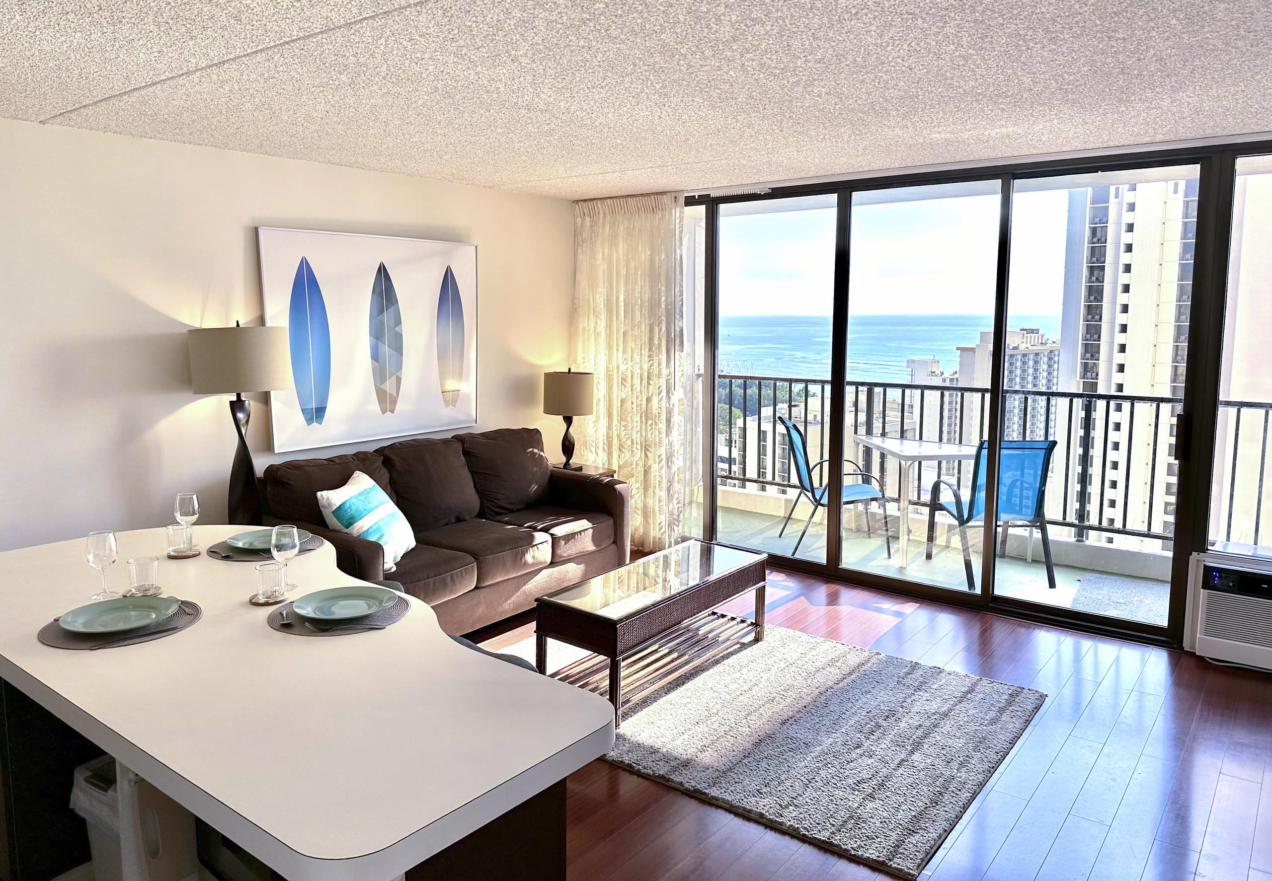 Kingsize bed | near Waikiki beach | Free Parking! - Image 5