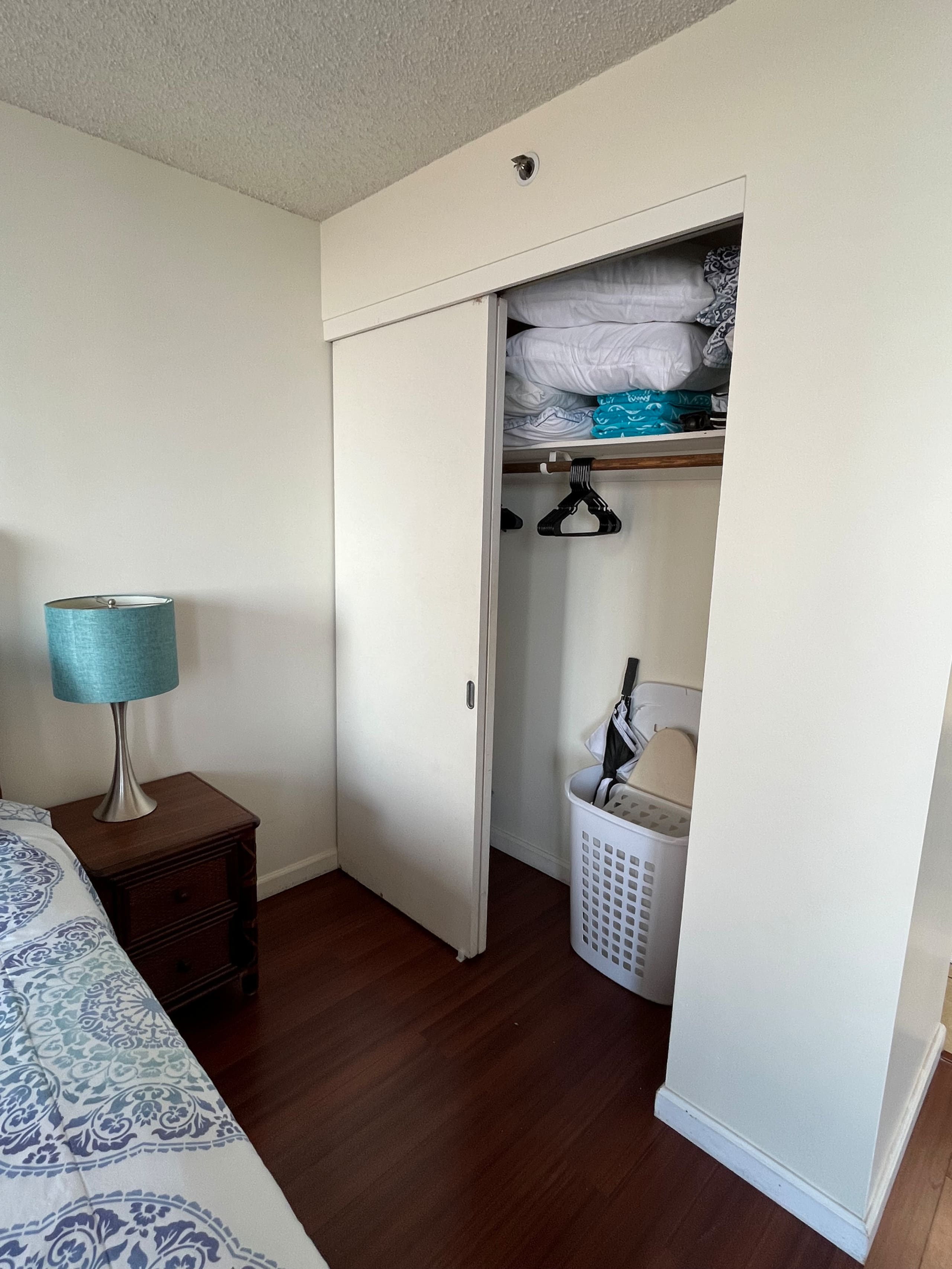 Kingsize bed | near Waikiki beach | Free Parking! - Image 17