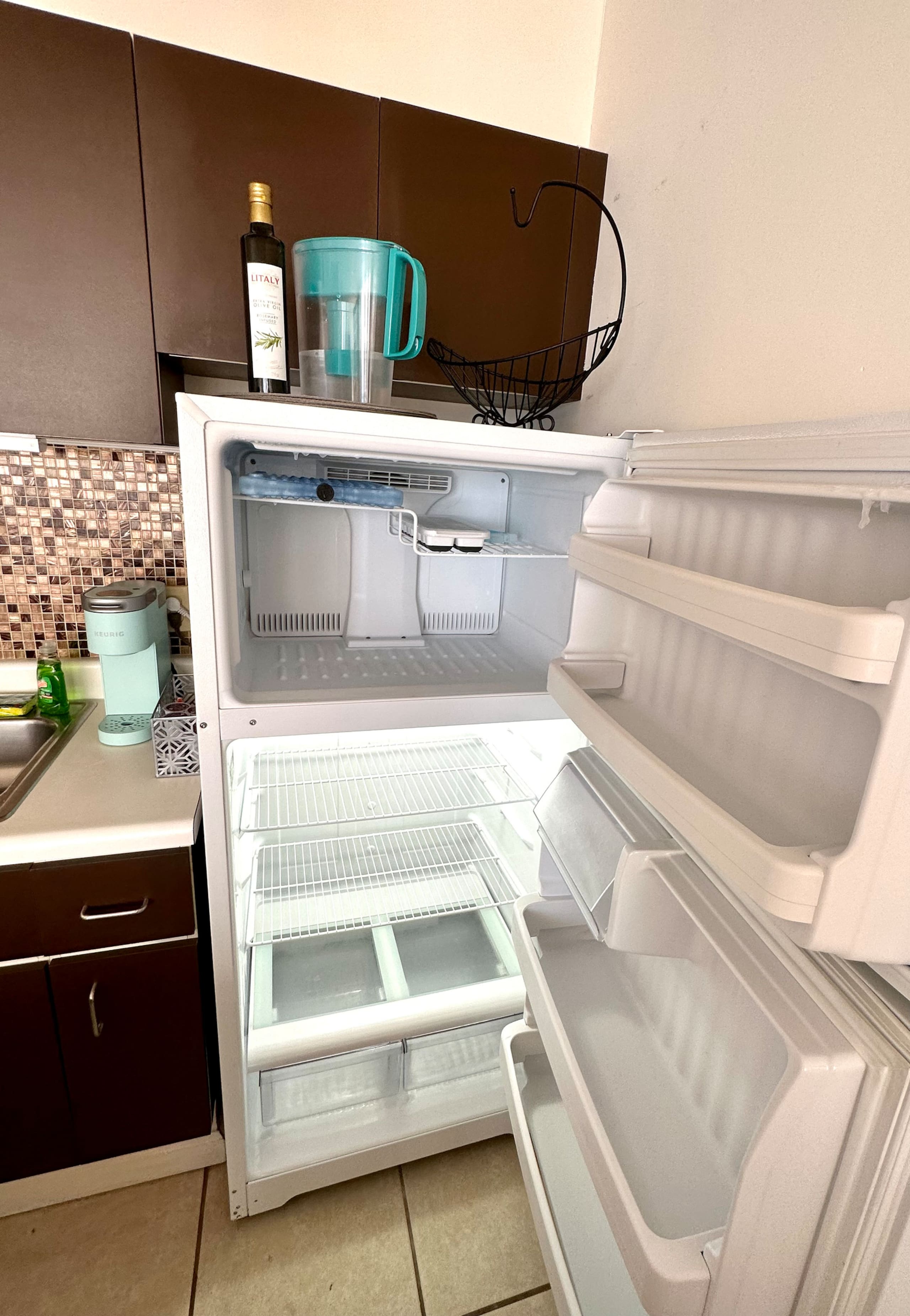 Kingsize bed | near Waikiki beach | Free Parking! - Image 9