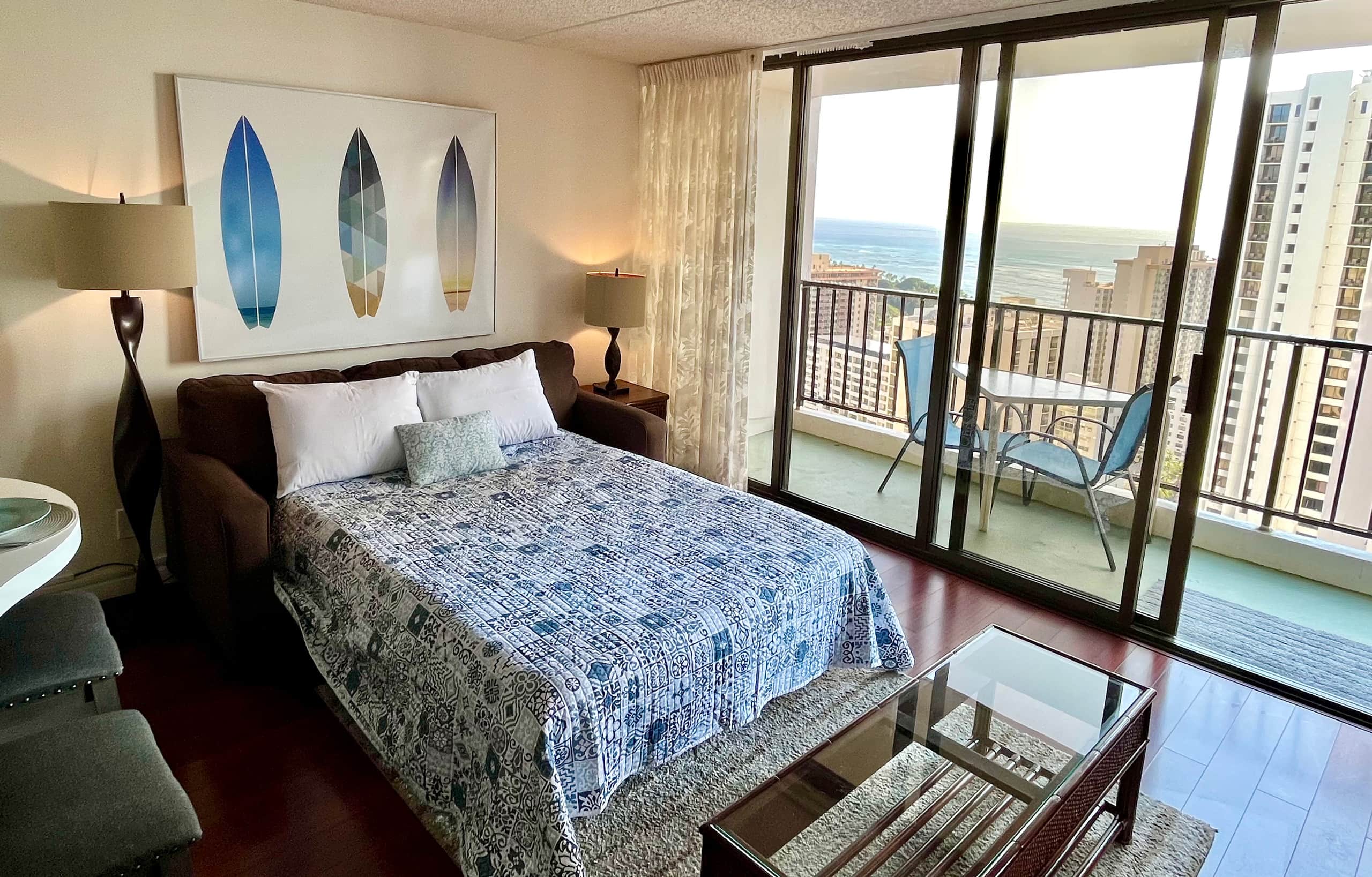 Kingsize bed | near Waikiki beach | Free Parking! - Image 2