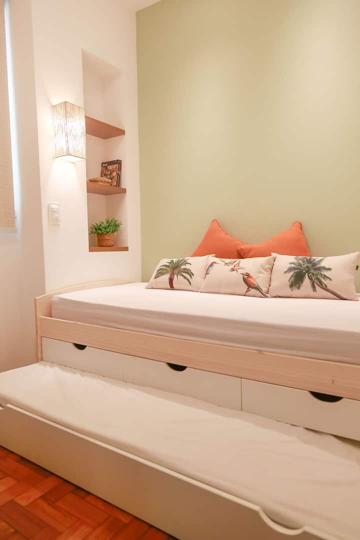 الأطفال الرضع/الأطفال 
يمكنك استخدام السرير السفلي لغرفة النوم الخضراء