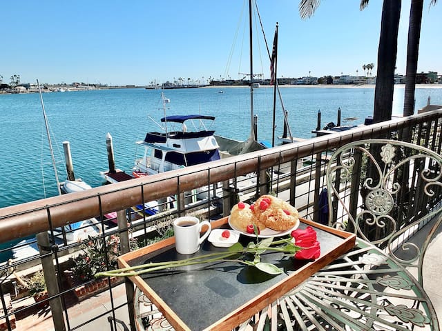 Naples Island Waterfront Beach House