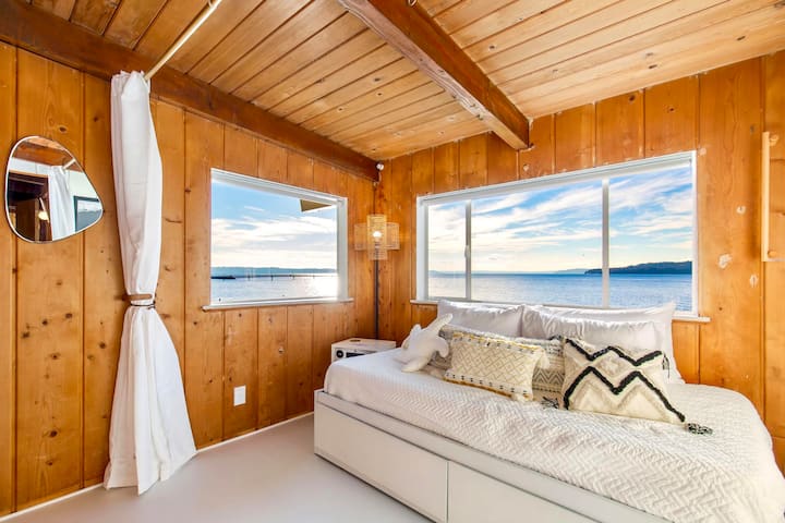 Daybed Room is perfect place for spending an afternoon reading or for a restful nights sleep. It’s equipped with a pull out king bed, blackout drapes for privacy, a smart tv, a small rack for hanging clothes, 4 drawers + a killer corner window view.