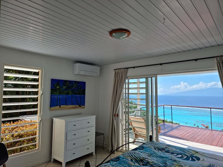 غرفة مكيفة الهواء - سرير بحجم كوين - إنترنت عالي السرعة (ألياف)- مستوى الحديقة - إمكانية الوصول إلى حديقة الزهور والتراس الخارجي ومنطقة الاسترخاء. يمكن لكل شخص، إذا رغب في ذلك، الاستمتاع بلحظات من الهدوء والاسترخاء.