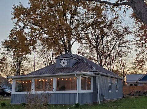 Lazy Daisy - Perfect for a Lake Erie getaway!