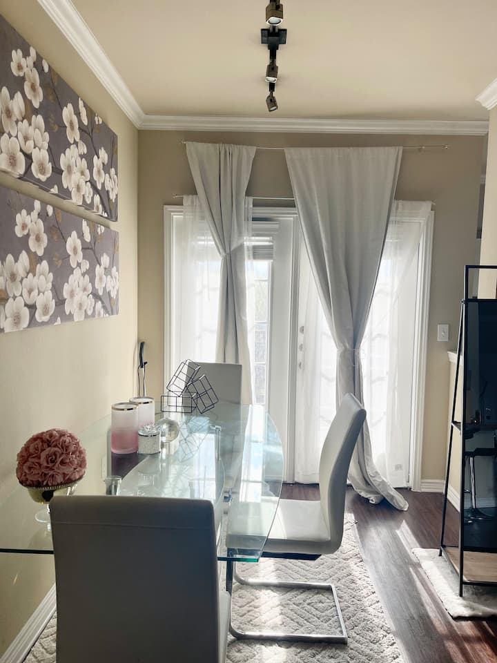 Rare find, peaceful, luxurious Apartments for Rent in Farmers Branch