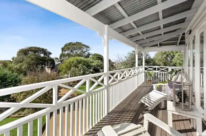 Unit 3 Spring Hill Holiday Units & private jacuzzi