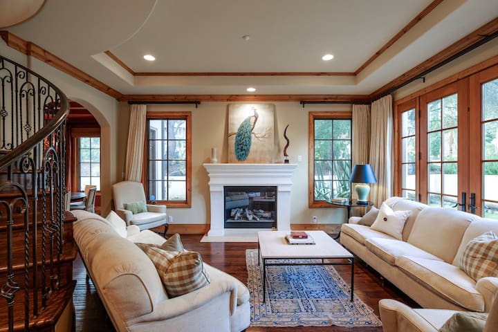 Luxury Home Near Stanford