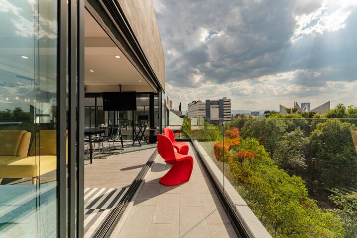 w/AC: Exquisite Heaven: Condesa PH w/Rooftop Gym gallery image 3