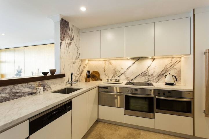 Clovelly lux Beachfront | 25m to Ocean • Sleeps 6 gallery image 3