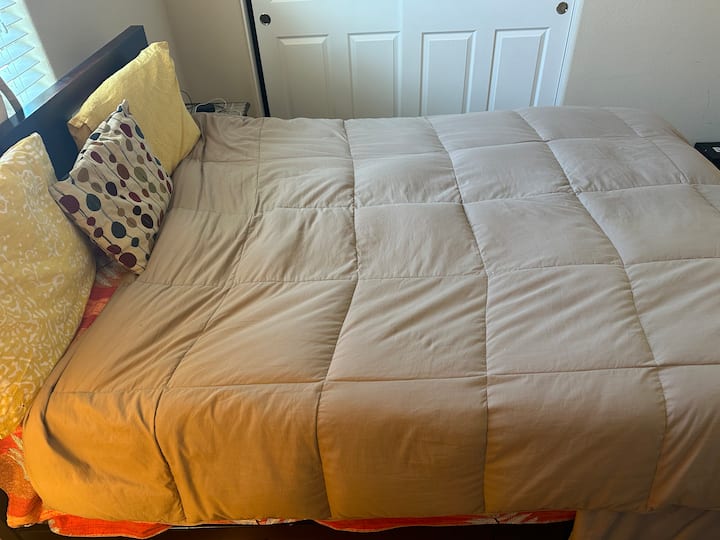 Private Room With Detached Private Bathroom - Hayward, CA
