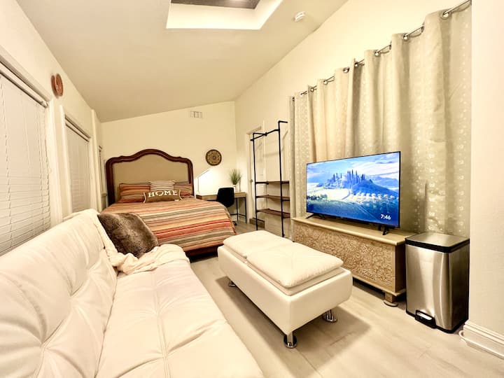 Hilltop Guest Suite With Private Yard And Views - Diamond Bar, CA