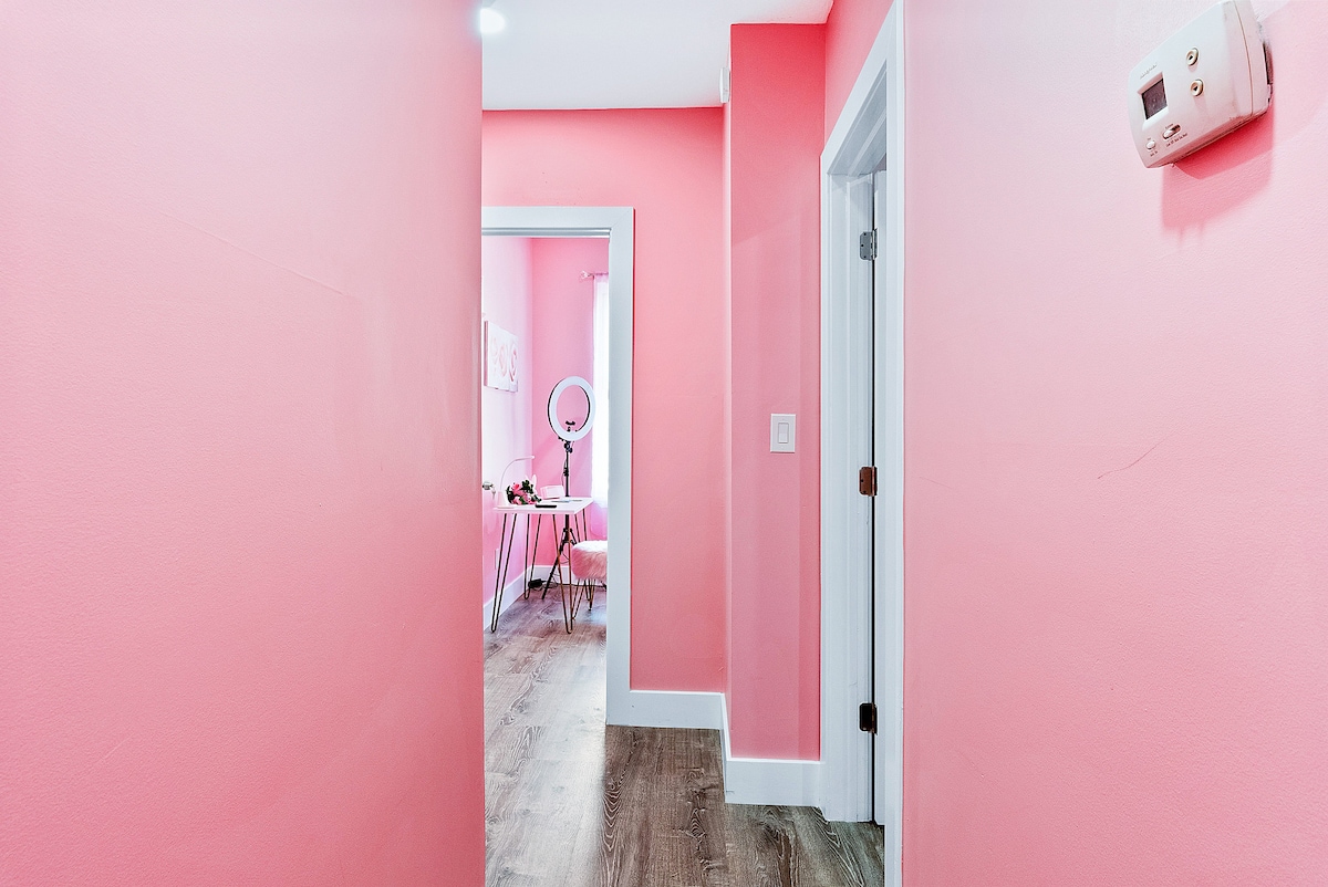 Pretty & Pink With Ballpit - Apartments for Rent in Philadelphia,  Pennsylvania, United States - Airbnb