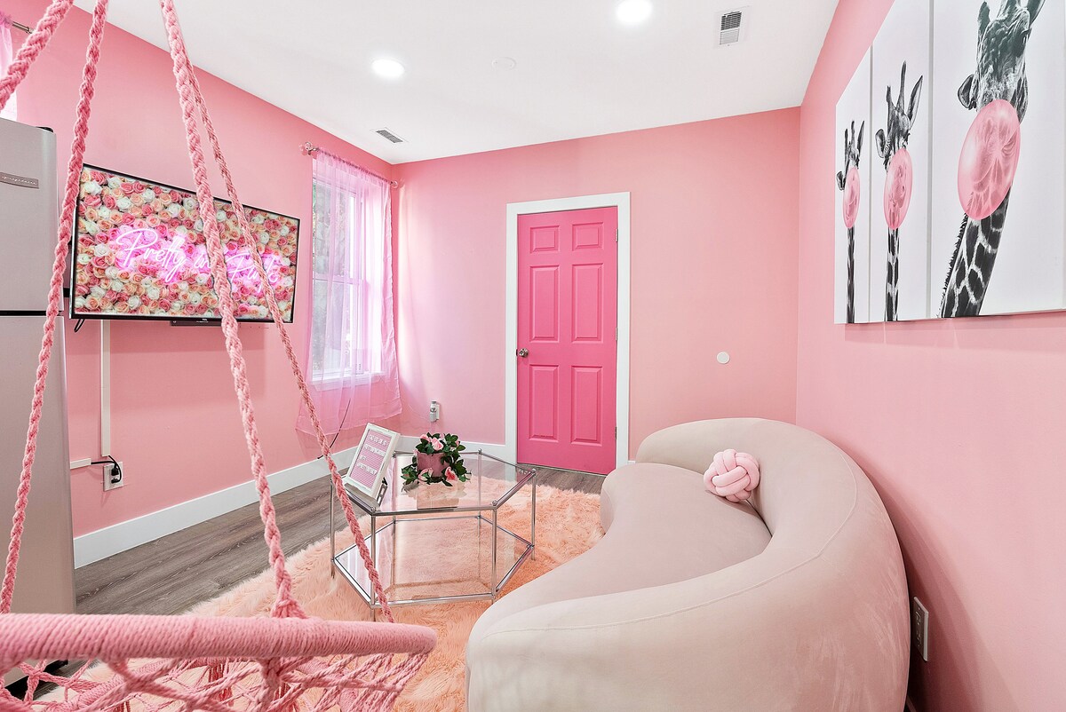 Pretty & Pink With Ballpit - Apartments for Rent in Philadelphia,  Pennsylvania, United States - Airbnb