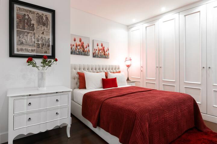 Rouge – Spacious 3 Bed 3 Bath in Chiado, Lisbon gallery image 2
