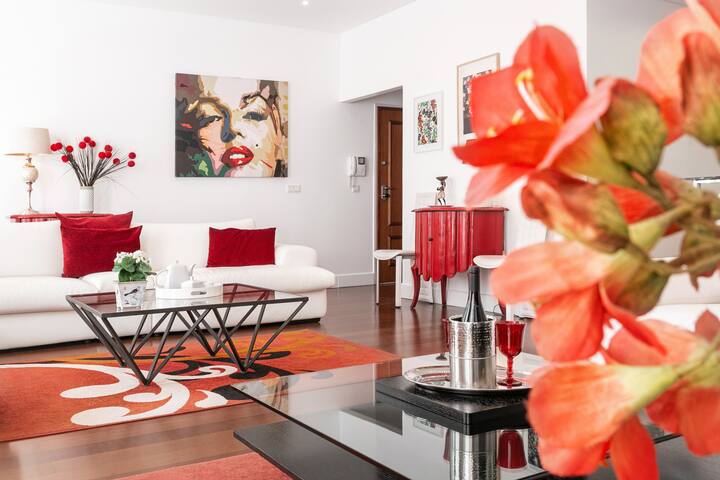 Rouge – Spacious 3 Bed 3 Bath in Chiado, Lisbon