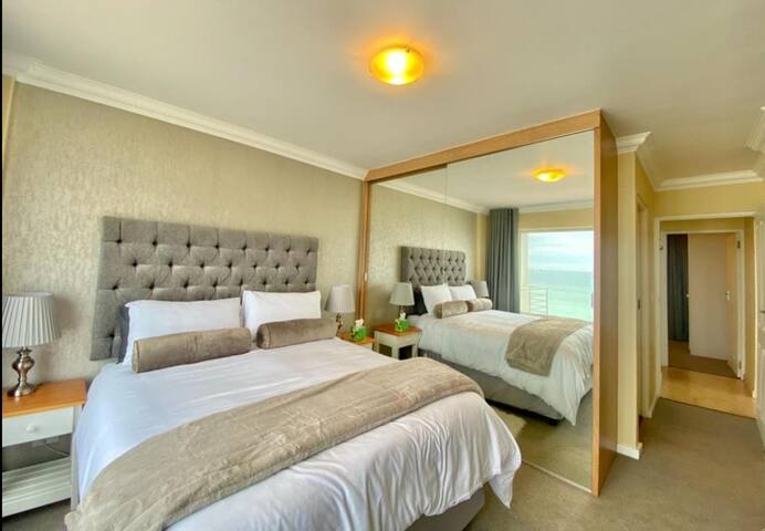 Beach | Mountain | Sunset views gallery image 2