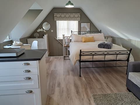 Top Airbnb: Suffolk View Apartment in Suffolk