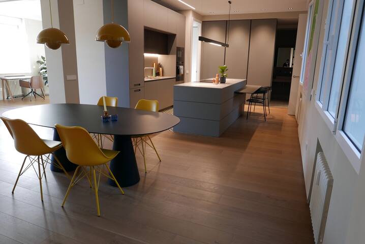 Artsy 130 m Apartment at Letras gallery image 3