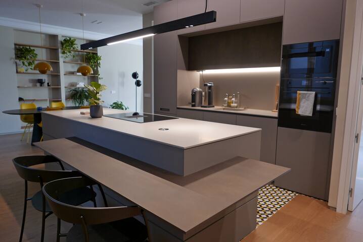 Artsy 130 m Apartment at Letras gallery image 2