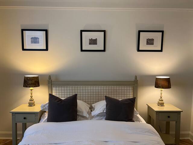 WM Charming Garden Cottage