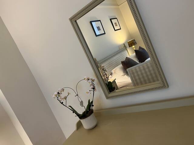 WM Charming Garden Cottage gallery image 3