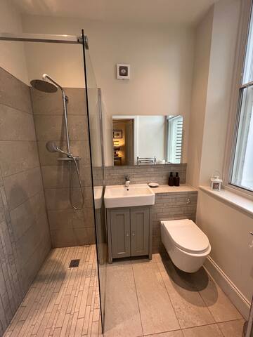 WM Charming Garden Cottage gallery image 4