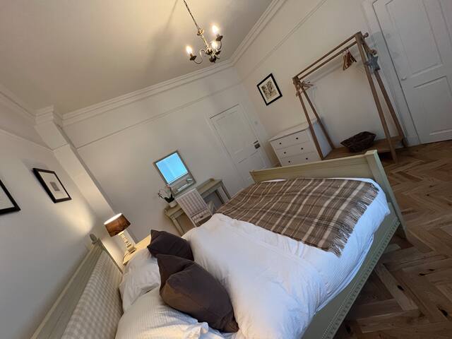 WM Charming Garden Cottage gallery image 2