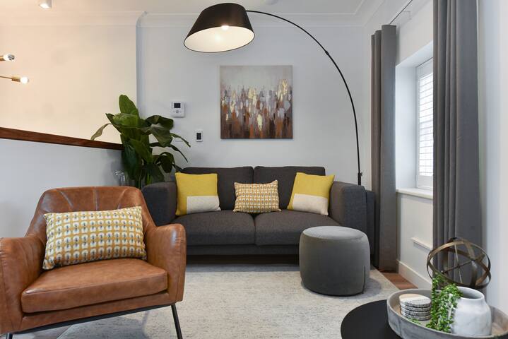 Beautiful 2 Bed Apartment gallery image 2