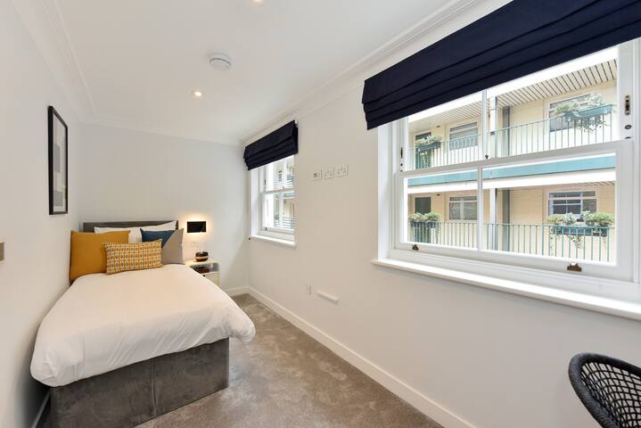 Beautiful 2 Bed Apartment gallery image 5