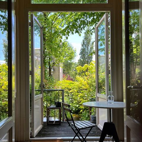 Stylish two floor apartement with private garden gallery image 4