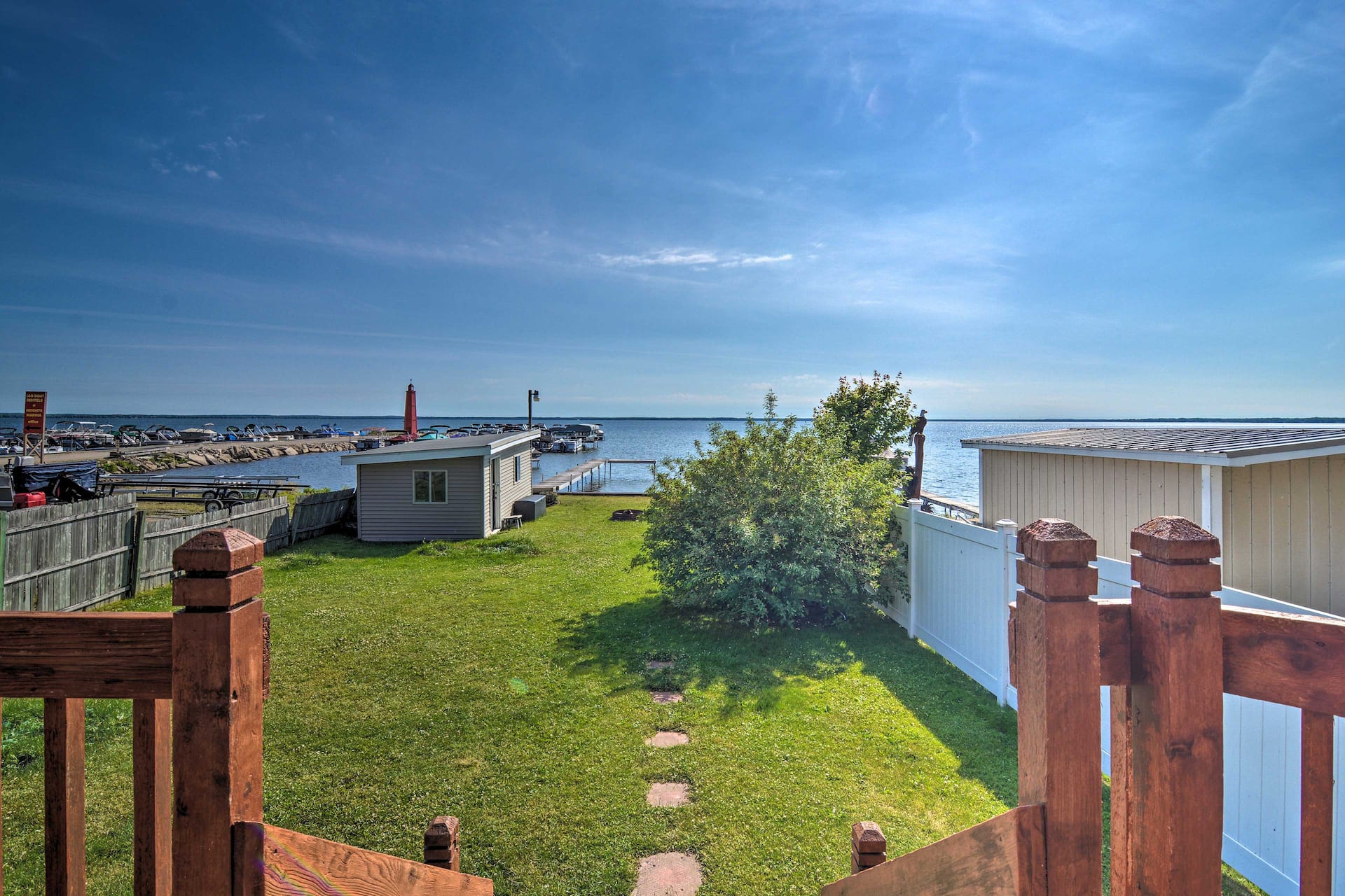 Lakefront Cottage, family & pet friendly, close to everything. — photo 5
