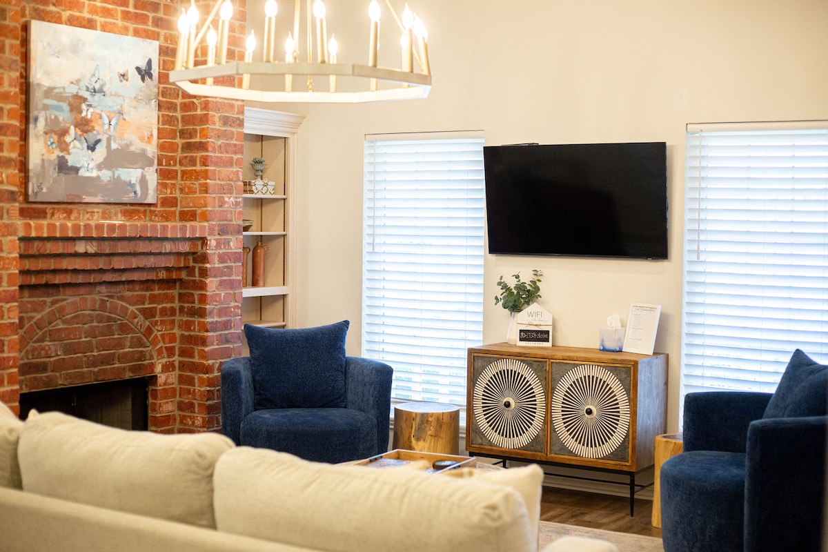 Top Airbnb: Charming House w/ Wi-Fi + Self Check-in in Lubbock