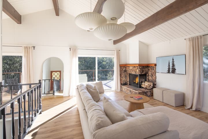 Cozy Cabin | Large Deck & Firepit Near Attractions - San Bernardino, CA