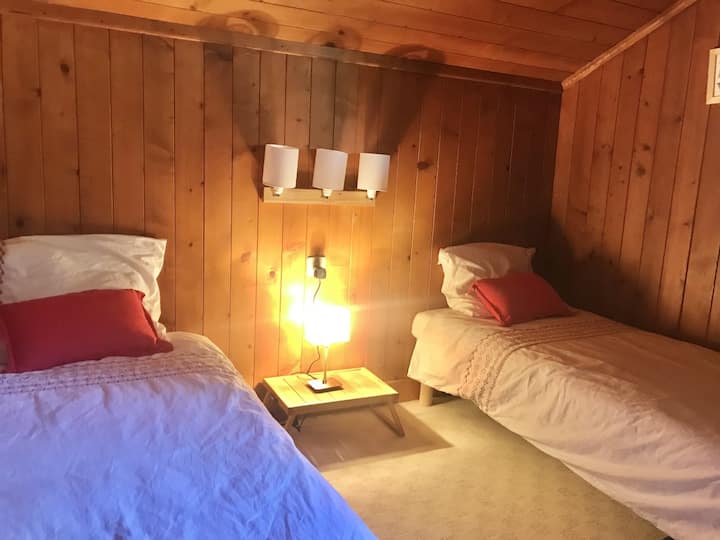 3. spavaća soba: 2x80x200 kreveta, 1. kat, pogled na selo