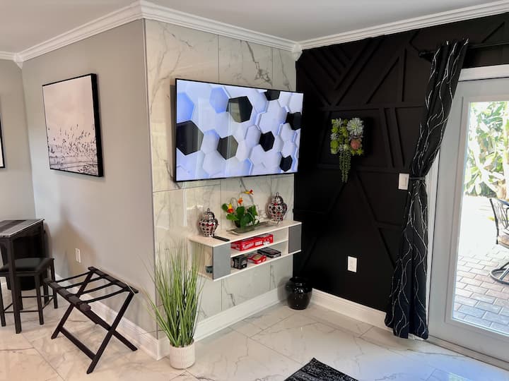 Private Patio & Grill, King Bed - Fort Lauderdale, FL