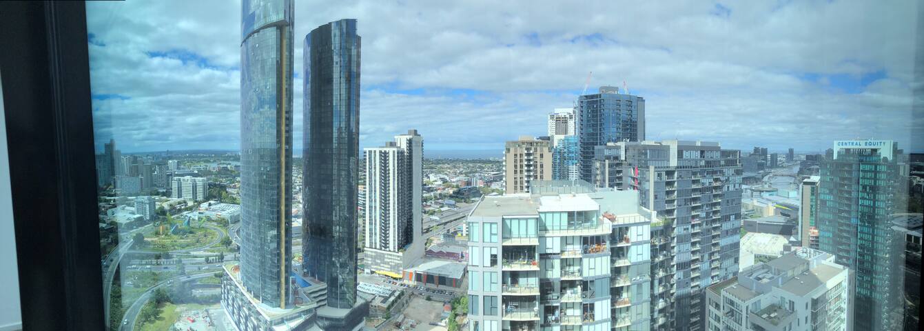 Modern 3 Bedroom with Amazing views gallery image 2