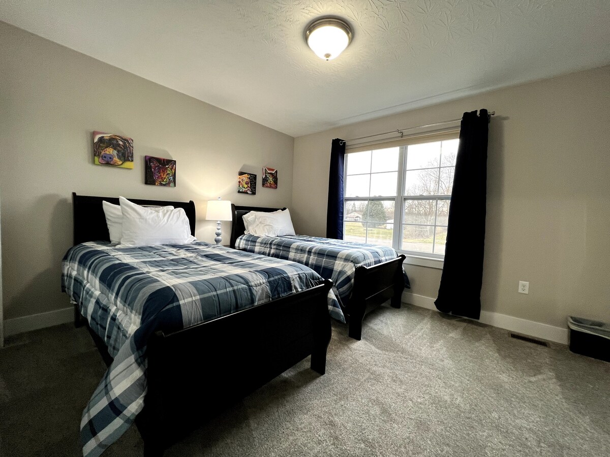 El último dormitorio tiene dos camas individuales que son perfectas para niños si viajan contigo.