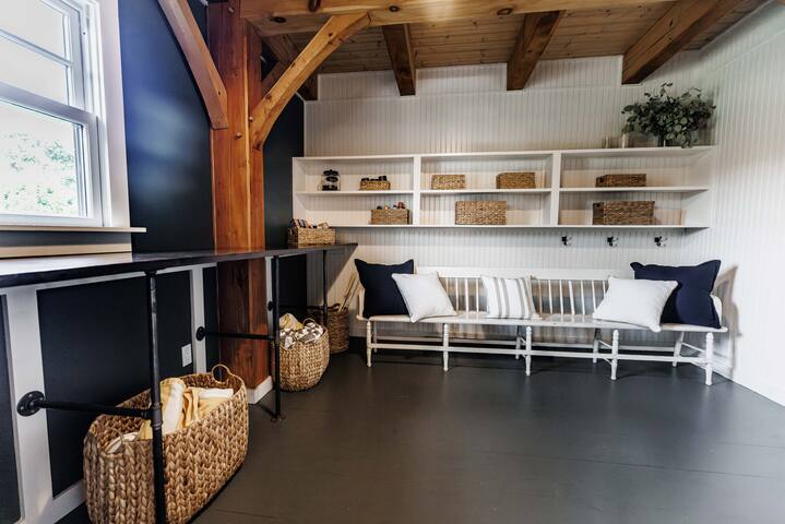 High-End Coastal Country Retreat- Main House gallery image 5