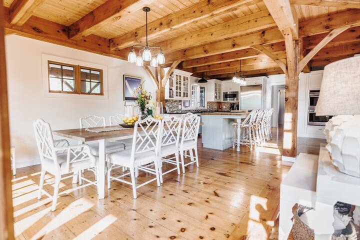 High-End Coastal Country Retreat- Main House gallery image 2