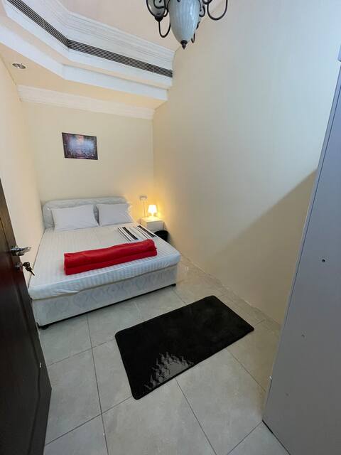 DBL room (queen bed) no view - Shared bath - Deira