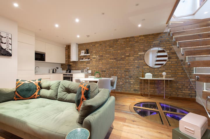 Stylish Soho Flat · 2 Bed 2 Bath · Central London
