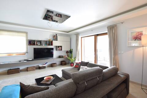 Popular Airbnb listing: Beautiful villa with pool and garden in Fuškulin Foscolino