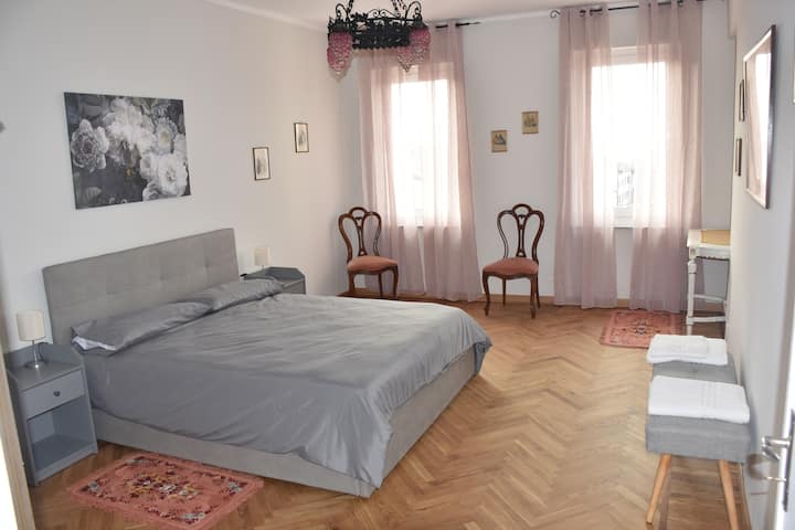 Dhomë gjumi 2 kati i dytë