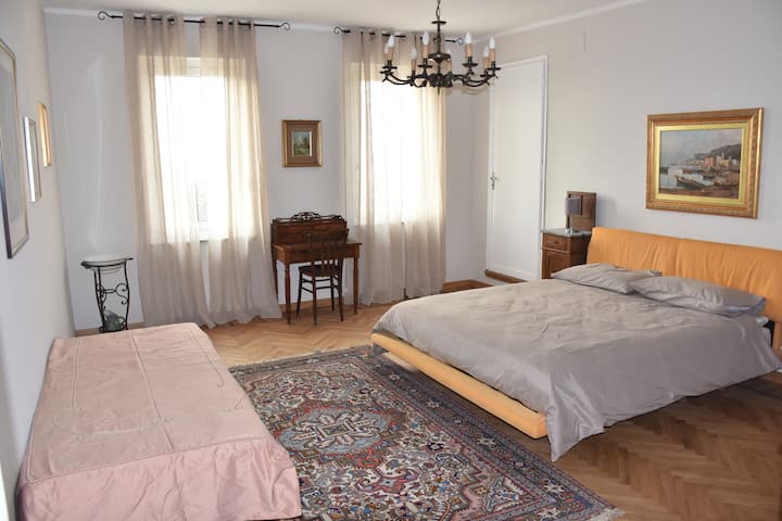 Dhomë gjumi 1 kat i dytë