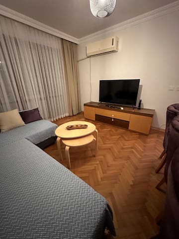 Close 2 everything, all rooms are air conditioned