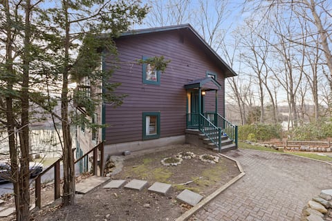 The Getaway: Beautiful Waterfront - New Milford CT