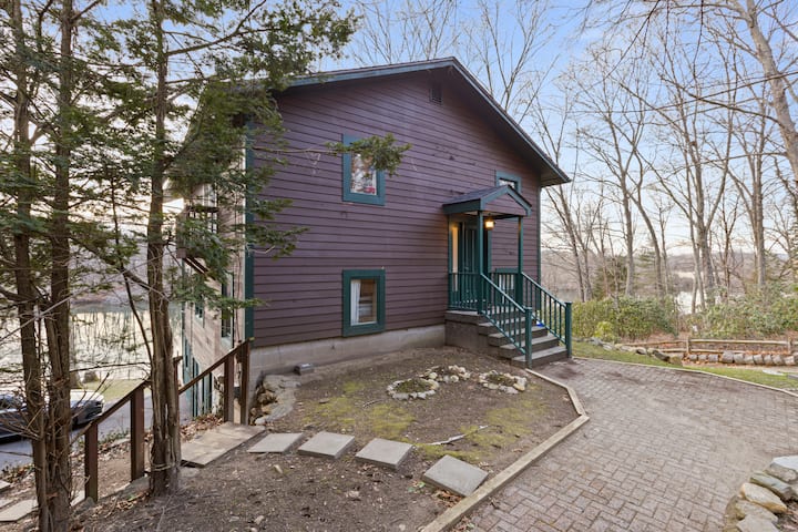 The Getaway: Beautiful Waterfront - New Milford CT