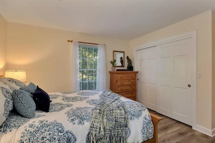 Dormitorio con baño