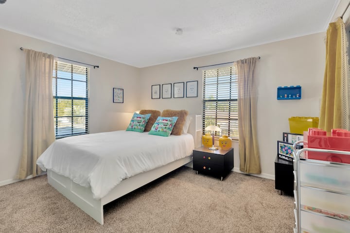 غرفة نوم 8. أطفال ليغو غرفة نوم -1 سرير كوين. لا يوجد حمام داخلي. الطابق الثاني